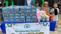 Tingkatkan  Rasa Kepedulian dan Bersedekah, PAUD Alqur’an Ananda Berbagi 200 Takjil ke Warga