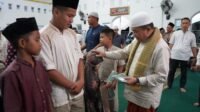 Al Haris Santuni Anak Yatim, Anak Duafa, Dan Serahkan Bantuan Uang Pembangunan Masjid