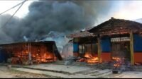 Breaking News!! 34 Lapak PKL Dikantin PKK Merangin Ludes Terbakar