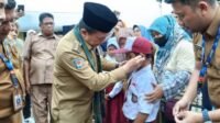 Sambil Nangis, Ibu Ini Ucapkan Terimakasih ke Al Haris Saat Putranya Dapat Bantuan Dumisake Pendidikan