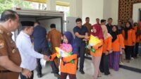 Al Haris Serahkan Bantuan Bagi Pensiunan ASN, Dan Sumbang Tali Asih Bagi Petugas Kebersihan Merangin