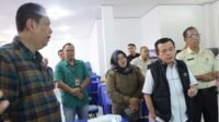 Gubenur Al Haris Bersama Kadisdik Pantau Lansung Penerimaan PPDB di SMAN Titian Teras