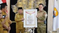 Gubernur Al Haris Raih Penghargaan Dari Densus 88 Anti Teror