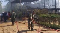 Bersama Warga, Danramil 420-02/Muara Limun Berjibaku Padamkan Api Saat ke Kebakaran