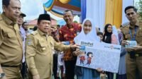 Gubernur Al Haris Kembali Salurkan Ratusan Juta Bantuan DumiSake Tahun 2024 di Merangin