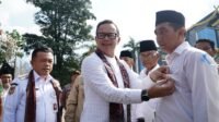 Bersama Wamen Dalam Negeri, Gubernur Al Haris Hadiri Pelantikan Ribuan RT Terpilih Pilihan Serentak  se Kota Jambi