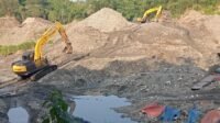 Terciduk!! Dua Alat Berat Milik Kades Desa Parit Ujung Tanjung Sedang Beraksi di Tambang Ilegal