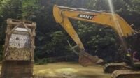 Sekcam Tabir Barat “Terciduk” Main Tambang Emas Ilegal Menggunakan Excavator