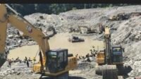 Empat Alat Excavator Penambang Ilegal Asal Cina Riau, “Rampok” Kekayaan Alam Desa Air Liki