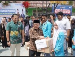 Gubernur Al Haris Kembali Salurkan Program Dumisake Pendidikan Bagi Siswa dan Penerima Bantuan Bedah Rumah di Merangin