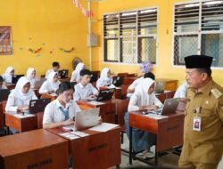 Gubernur Al Haris Tinjau Pelaksanaan TKA di SMAN 8 dan SMKN 1 Kota Jambi Untuk Evaluasi Kualitas Siswa