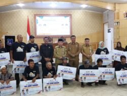 Gubernur Al Haris Salurkan 51 Bantuan Bedah Rumah di Tanjab Barat