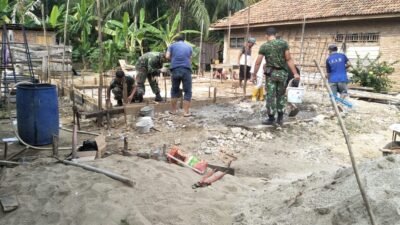 Sinergi Bersama Masyarakat, TNI Bangun Rumah Warga
