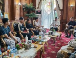 Gubernur Al Haris Umrohkan Orang Tua Atlit Peraih Emas PON Aceh–Sumut