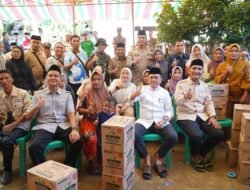 Dikampung Bersejarah, Gubernur Al Haris Salurkan Puluhan Juta Dan Siap Majukan Desa Sekeladi