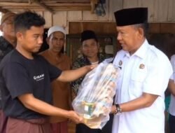 Wabup A. Khafidh Salurkan Bantuan Korban Kebakaran