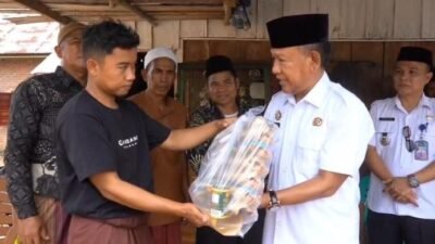 Wabup A. Khafidh Salurkan Bantuan Korban Kebakaran