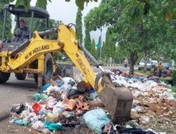 Pemkab Turunkan Alat Berat Tangani Sampah di Kota Bangko