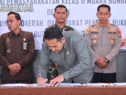 Bupati M. Syukur Teken MoU Pidana Kerja Sosial Dengan Bapas Bungo