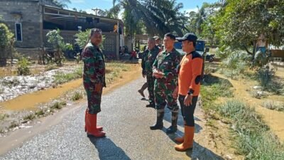 Pastikan Warga Selamat, Dandim 0420/Sarko Terjun ke Area Terdampak Banjir di Sarolangun