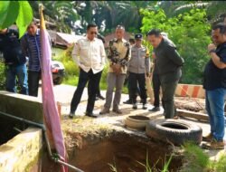 Tinjau Titik Jalan Desa Yang Rusak, Bupati H M Syukur Terus Berupaya Mantapkan Jalan