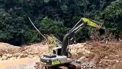 Oknum PPPK “Main”Tambang Emas Ilegal Menggunakan Alat Berat