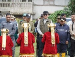 Wakili Gubernur Al Haris, Kadis Kominfo Provinsi Jambi Lalui “Jalur Ekstrem”Panen Kopi Robusta di Kerinci
