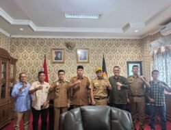 Usai Hadiri “Pesona Hoyak Tabuik Piaman” Kadis Kominfo Provinsi Jambi Silaturahmi ke Wawako dan Sekda