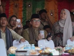 Kadis Kominfo Wakili Gubernur Jambi Hadiri Perhelatan Hoyak Tabuik di Pantai Gandoriah Sumbar