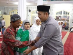 Bupati M. Syukur Subling di Masjid Raya Pasar Bawah Bangko