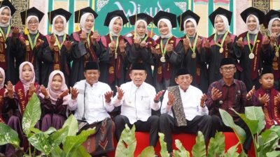 Gubernur Al Haris Doakan Santri Ponpes Al Anwar Jadi Generasi Berahklak Mulia dan Berprestasi