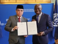 Sampaikan Pesan Presiden Prabowo, Menaker Serahkan Instrumen Asli Ratifikasi Konvensi ILO 188 kepada Dirjen ILO