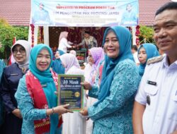 Tinjau 10 Program Pokok PKK di Desa Pondok Agung, Hesti Haris Apresiasi Kreativitas Ibu-Ibu
