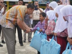 Bupati M. Syukur Sesalkan Banyaknya Guru Numpuk di Kota