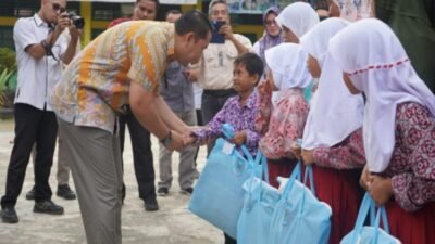 Bupati M. Syukur Sesalkan Banyaknya Guru Numpuk di Kota