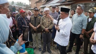 Gubernur Al Haris Tinjau Sekaligus Salurkan Bantuan Korban Kebakaran di Desa Buat Bungo