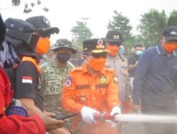 Pastikan Karhutla Ditangani, Gubernur Al Haris Turut Berjibaku Padam Api