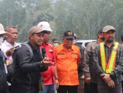 Wagub Sani Dampingi Wamen LH Tinjau Penanganan Karhutla di Desa Parit Culum Tanjab Timur