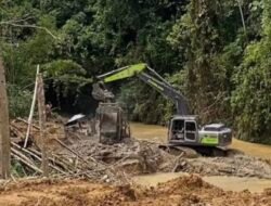 Alat Tambang Emas Ilegal Milik Een Kian Brutal Rampok Kekayaan Alam Desa Selango, Warga Minta Aparat Bertindak