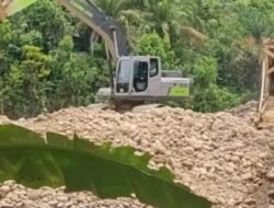 Bataran Sungai Tantan Dusun Mudo Hancur di Hajar Alat Berat Tambang Emas Ilegal Milik Irlando Kucuik dan Tomas