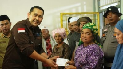 Bupati M. Syukur Salurkan Bantuan Korban Kebakaran Tunggul Bulin