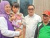 Ketua TP PKK Hj Lavita Syukur Berikan Bantuan ‘Genting’