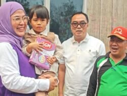 Ketua TP PKK Hj Lavita Syukur Berikan Bantuan ‘Genting’