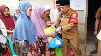 Salurkan Bantuan Korban Pasca Kebakaran, Gubernur Al Haris Siap Bantu Bedah Rumah Warga